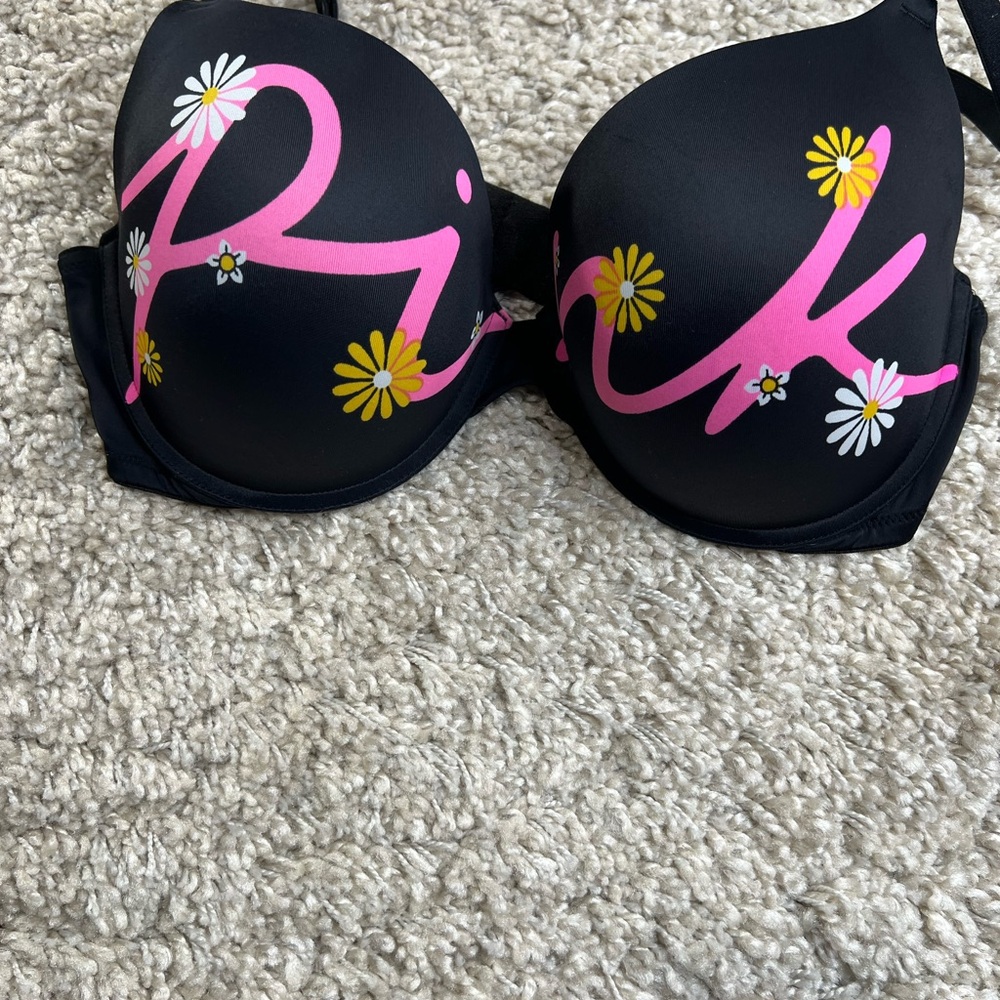Victoria's Secret Black Bra with Pink Tag